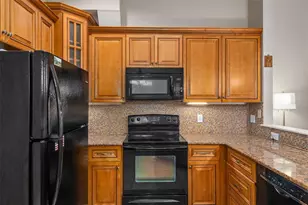 701 Mirror Lake Dr N, Saint Petersburg, FL 33701 - Photo 24