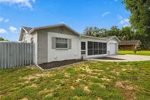 2048 Waterfall Dr, Spring Hill, FL 34608 - Photo 4