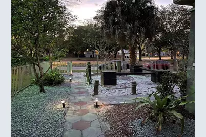 527 8th Street N, Saint Petersburg, FL 33701 - Photo 2