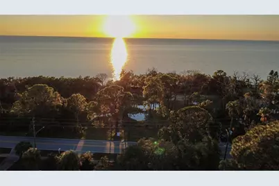 1018 S Florida Avenue, Tarpon Springs, FL 34689 - Photo 4