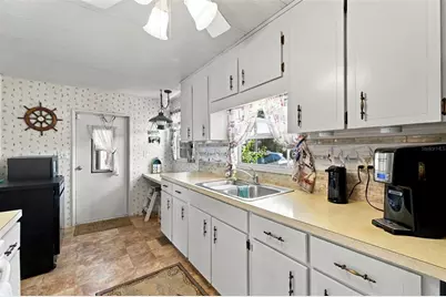 6439 Theresa Avenue, Weeki Wachee, FL 34607 - Photo 8
