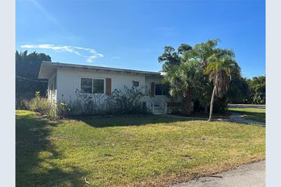 401 76th Street, Holmes Beach, FL 34217 - Photo 1