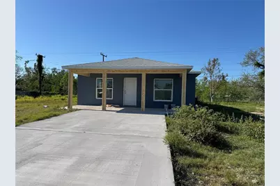 1211 30th Avenue W, Bradenton, FL 34205 - Photo 1
