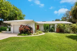 302 Mendez Dr, Sarasota, FL 34243 - Photo 1