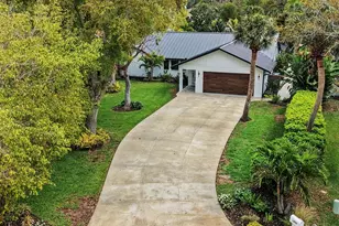 1899 Buccaneer Cir, Sarasota, FL 34231 - Photo 1