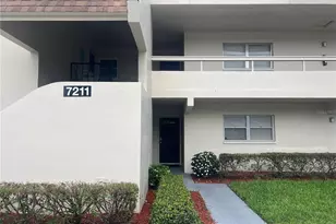 7211 W Country Club Dr N, Sarasota, FL 34243 - Photo 1
