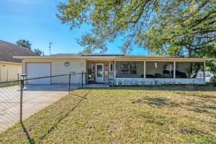 2202 21st St W, Bradenton, FL 34205 - Photo 1