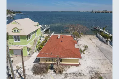 118 9th Street N, Bradenton Beach, FL 34217 - Photo 1