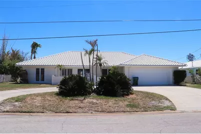 618 Gladstone Lane, Holmes Beach, FL 34217 - Photo 1