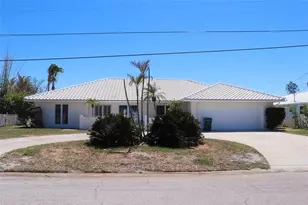618 Gladstone Ln, Holmes Beach, FL 34217 - Photo 1