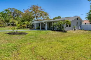 436 Parkview Dr, Sarasota, FL 34243 - Photo 1