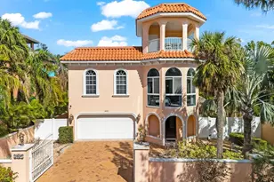 4001 5th Ave, Holmes Beach, FL 34217 - Photo 1