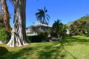 7676 Westmoreland Dr, Sarasota, FL 34243 - Photo 1