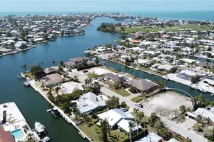 609 Baronet Ln, Holmes Beach, FL 34217 - Photo 1