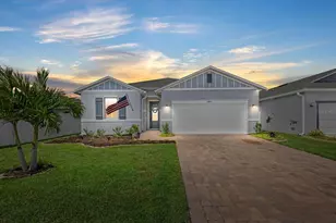 3443 74th Ave Cir E, Sarasota, FL 34243 - Photo 1