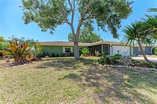 3336 Pembrook Dr, Sarasota, FL 34239 - Photo 1