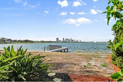 377 22nd Avenue SE, Saint Petersburg, FL 33705 - Photo 1