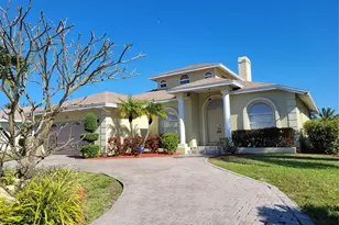 606 North Point Dr, Holmes Beach, FL 34217 - Photo 1