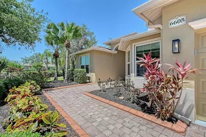 6605 38th Lane E, Sarasota, FL 34243 - Photo 1
