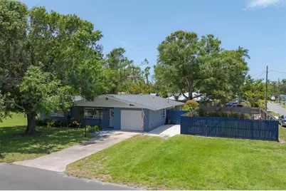 304 34th Street W, Bradenton, FL 34205 - Photo 1