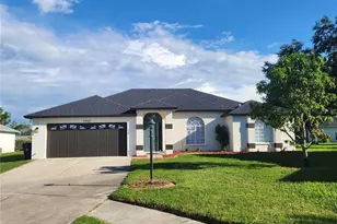 3907 77th Pl E, Sarasota, FL 34243 - Photo 1