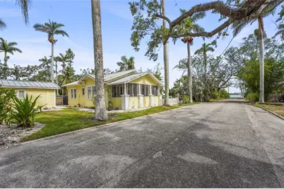 403 29th Street NW, Bradenton, FL 34205 - Photo 1