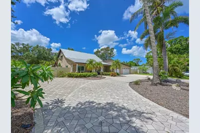 7615 Alhambra Drive, Bradenton, FL 34209 - Photo 1