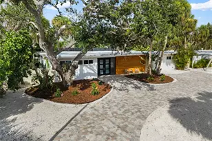 4879 Commonwealth Dr, Sarasota, FL 34242 - Photo 1