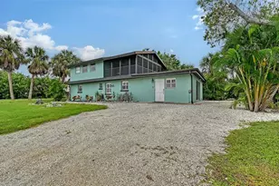 560 Cedar St, Longboat Key, FL 34228 - Photo 1