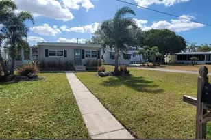 321 4th St W, Palmetto, FL 34221 - Photo 1