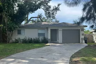 1015 61st Ave Dr E, Bradenton, FL 34203 - Photo 1