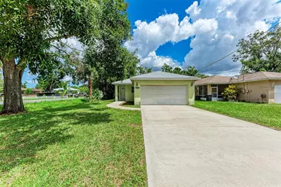 2105 36th Avenue E, Bradenton, FL 34208 - Photo 1
