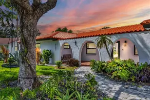 2101 River Ridge Dr, Sarasota, FL 34239 - Photo 1