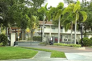 900 La Costa Cir, Sarasota, FL 34237 - Photo 1