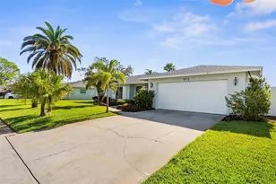 913 64th St W, Bradenton, FL 34209 - Photo 1