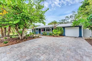 121 32nd St W, Bradenton, FL 34205 - Photo 1