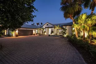 355 W Royal Flamingo Dr, Sarasota, FL 34236 - Photo 1