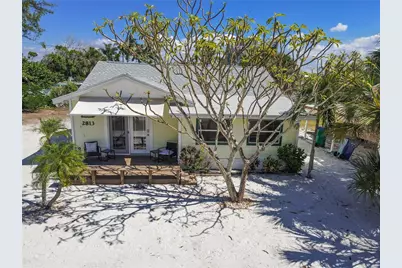 2813 Avenue E, Holmes Beach, FL 34217 - Photo 1