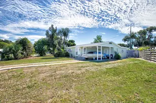 1915 27th Ave W, Bradenton, FL 34205 - Photo 1