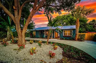 426 Eagles Nest Ln, Sarasota, FL 34243 - Photo 1