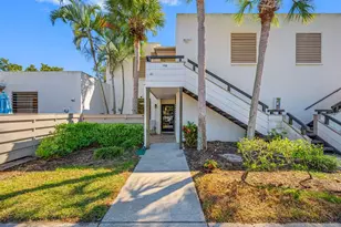 703 Oakview Dr, Bradenton, FL 34210 - Photo 1