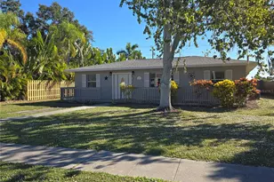 613 Casabella Dr, Bradenton, FL 34209 - Photo 1