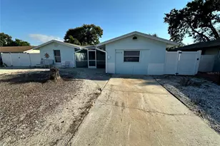 6213 33rd Ave Cir W, Bradenton, FL 34209 - Photo 1