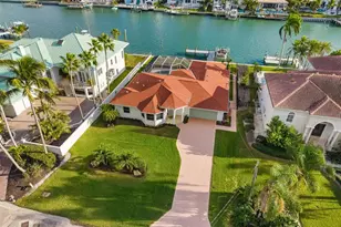 480 Cleveland Dr, Sarasota, FL 34236 - Photo 1