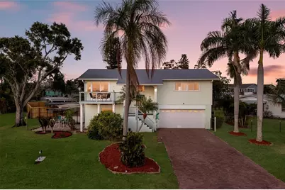 724 44th Street Court W, Palmetto, FL 34221 - Photo 1