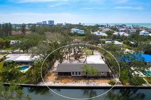 615 Buttonwood Dr, Longboat Key, FL 34228 - Photo 1