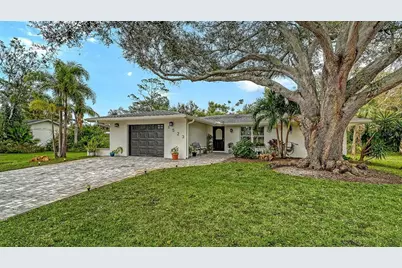 1523 84th Street NW, Bradenton, FL 34209 - Photo 1