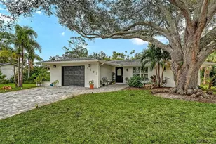 1523 84th St NW, Bradenton, FL 34209 - Photo 1