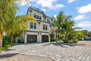 3015 Avenue E, Holmes Beach, FL 34217 - Photo 1