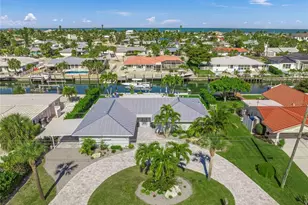 625 Dundee Ln, Holmes Beach, FL 34217 - Photo 1